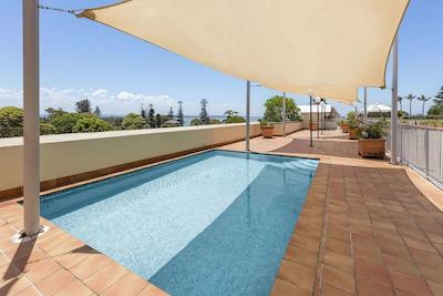 والدرف د انترانس سرویسد اپارتمنت هتل