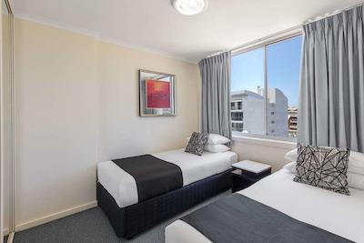 والدرف د انترانس سرویسد اپارتمنت هتل