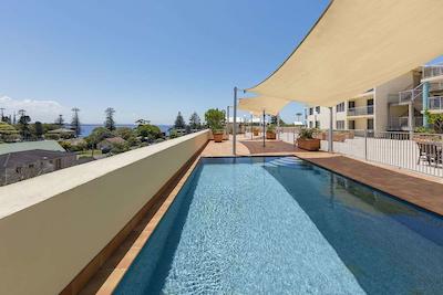 والدرف د انترانس سرویسد اپارتمنت هتل