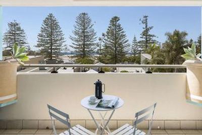 والدرف د انترانس سرویسد اپارتمنت هتل