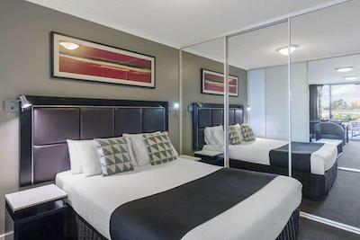 والدرف د انترانس سرویسد اپارتمنت هتل