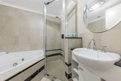 والدرف راندویک سرویسد اپارتمنتز