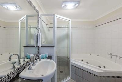 والدرف راندویک سرویسد اپارتمنتز