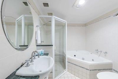 والدرف راندویک سرویسد اپارتمنتز