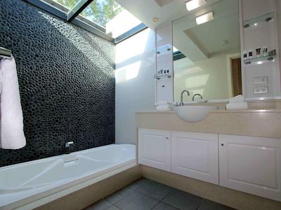 مرکور ریزرت هونتر والی گاردنز