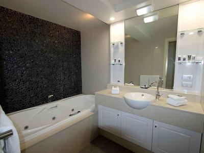 مرکور ریزرت هونتر والی گاردنز