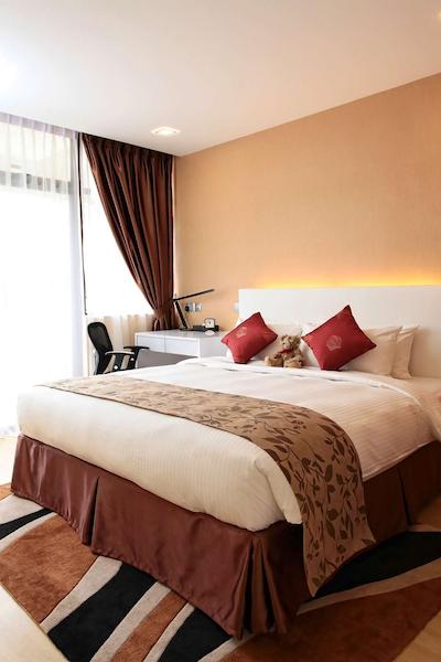 فار ایست پلازا رزیدنس