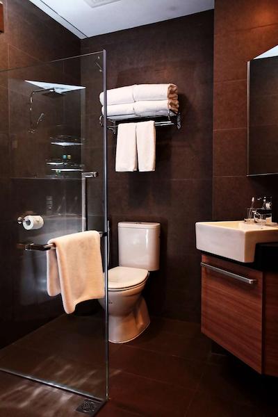 فار ایست پلازا رزیدنس