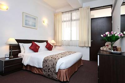 فار ایست پلازا رزیدنس