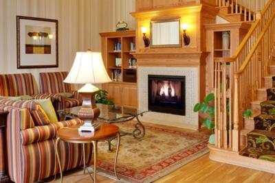 کونتری این اند سویتز بای رادیسن هاریسبورگ ات ونین دپسیت راد پا