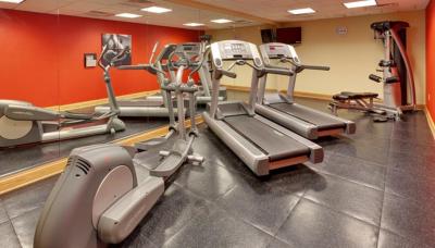 کونتری این اند سویتز بای رادیسن هاریسبورگ ات ونین دپسیت راد پا