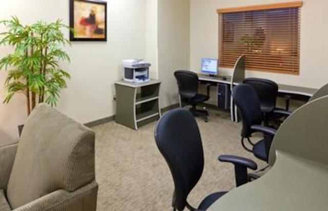 هلید این اکسپرز هتل اند سویتز منتری ارپورتو