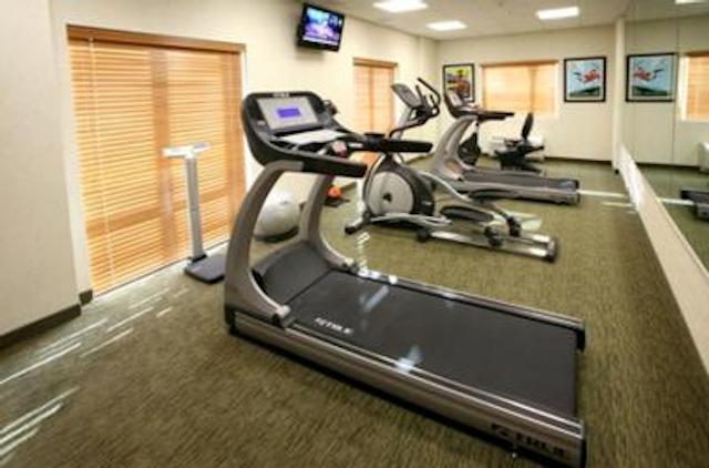 هلید این اکسپرز هتل اند سویتز منتری ارپورتو