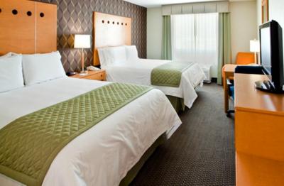 هلید این اکسپرز هتل اند سویتز منتری ارپورتو