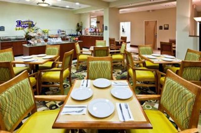 هلید این اکسپرز هتل اند سویتز منتری ارپورتو