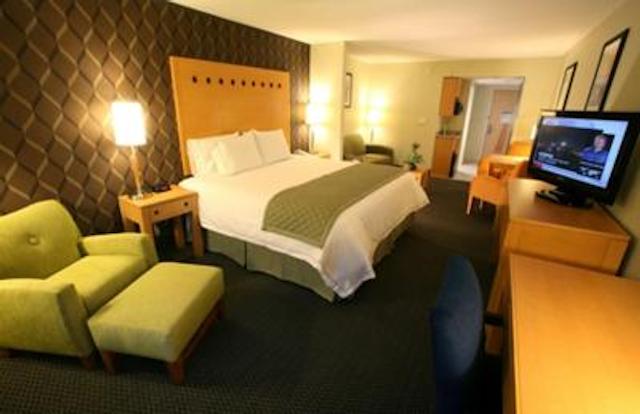 هلید این اکسپرز هتل اند سویتز منتری ارپورتو