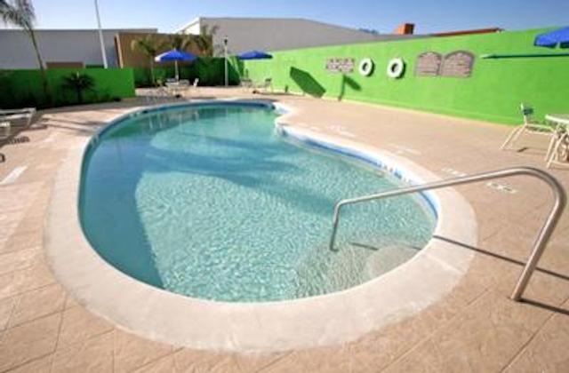 هلید این اکسپرز هتل اند سویتز منتری ارپورتو