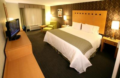 هلید این اکسپرز هتل اند سویتز منتری ارپورتو