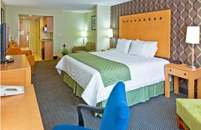 هلید این اکسپرز هتل اند سویتز منتری ارپورتو