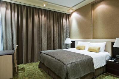 الیت کریستال هتل