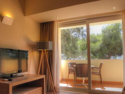 پستانا دم جو ویلاز