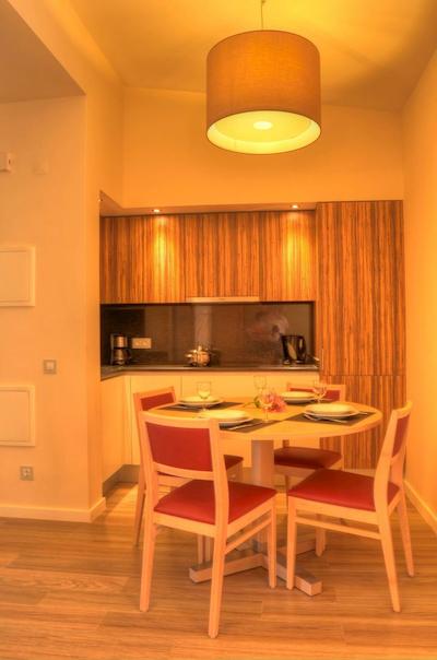 پستانا دم جو ویلاز