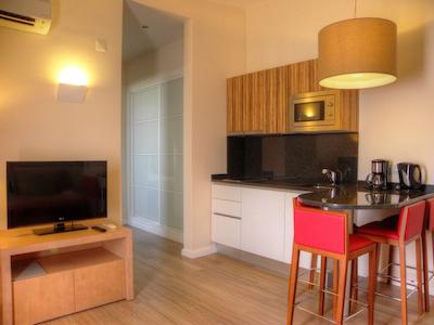 پستانا دم جو ویلاز