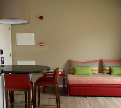 پستانا دم جو ویلاز