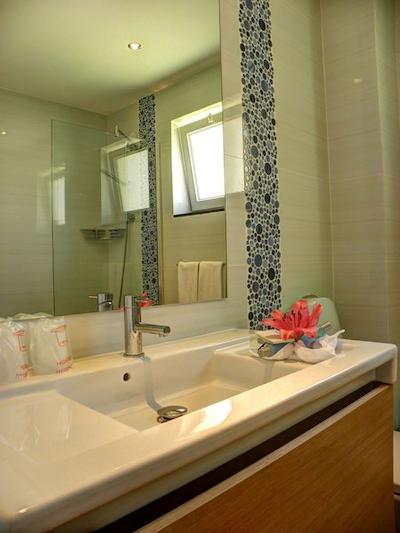 پستانا دم جو ویلاز