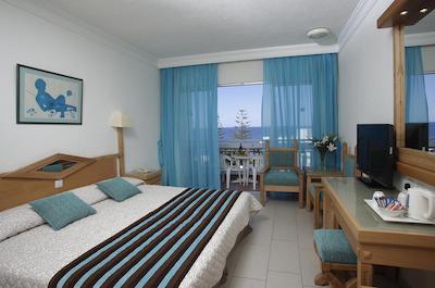 لئوناردو پلازا سیپریا ماریز بیچ هتل اند اسپا