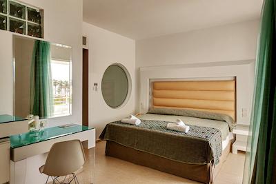 سنتیدو سیپریا ب بای لئوناردو هتلز