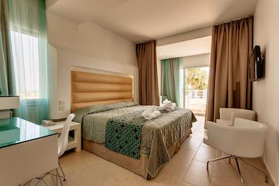 سنتیدو سیپریا ب بای لئوناردو هتلز