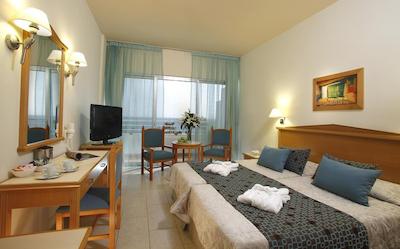 سنتیدو سیپریا ب بای لئوناردو هتلز