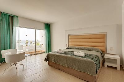 سنتیدو سیپریا ب بای لئوناردو هتلز