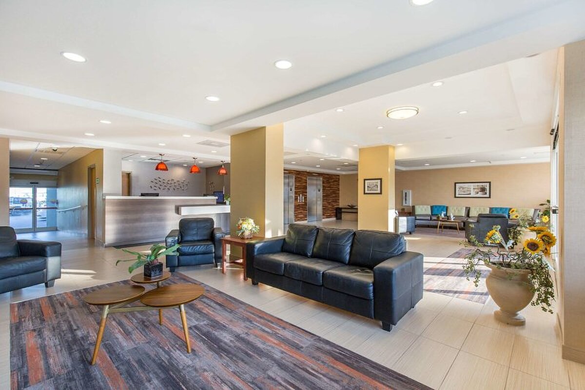 Gateway Hotel and Suites, an Ascend Hotel Collection Member