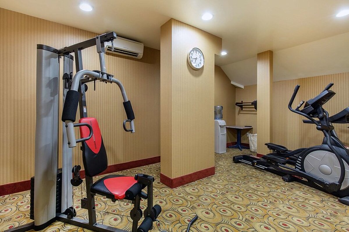 Gateway Hotel and Suites, an Ascend Hotel Collection Member