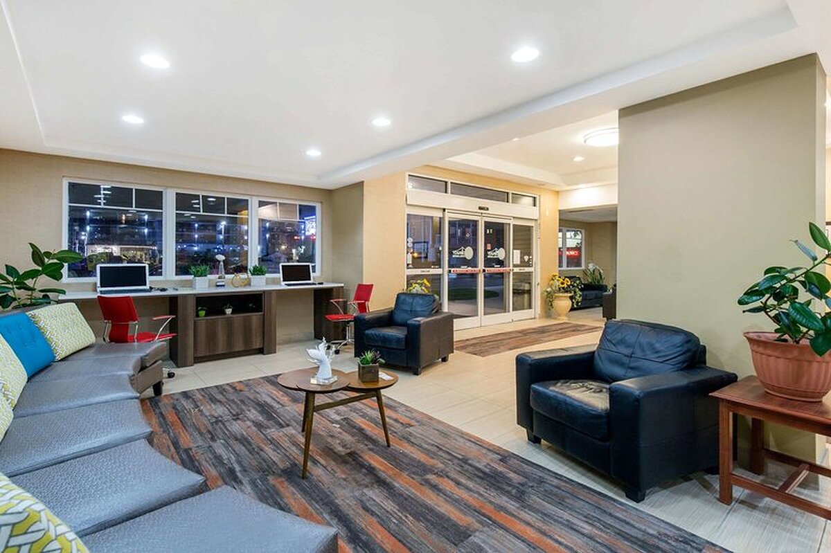 Gateway Hotel and Suites, an Ascend Hotel Collection Member