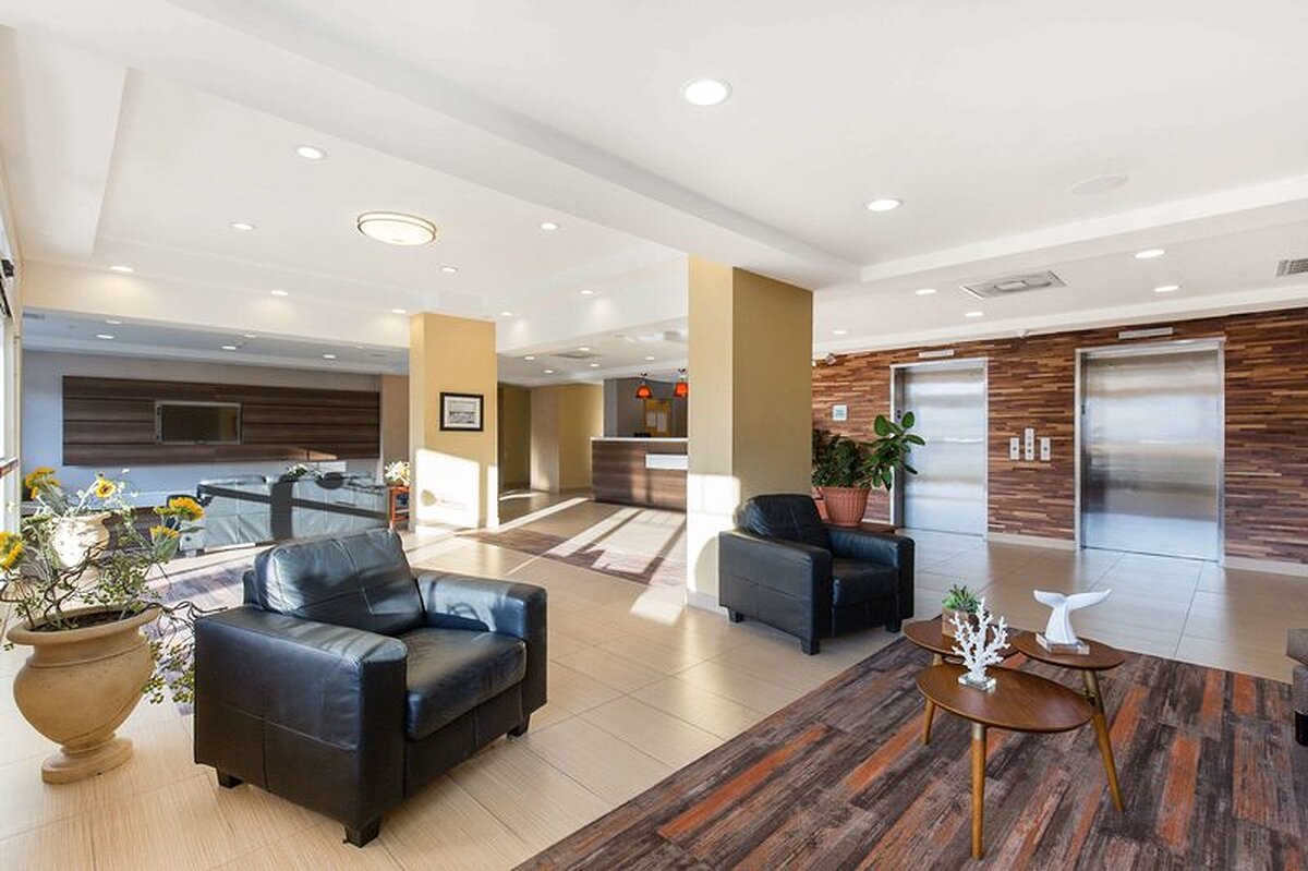 Gateway Hotel and Suites, an Ascend Hotel Collection Member
