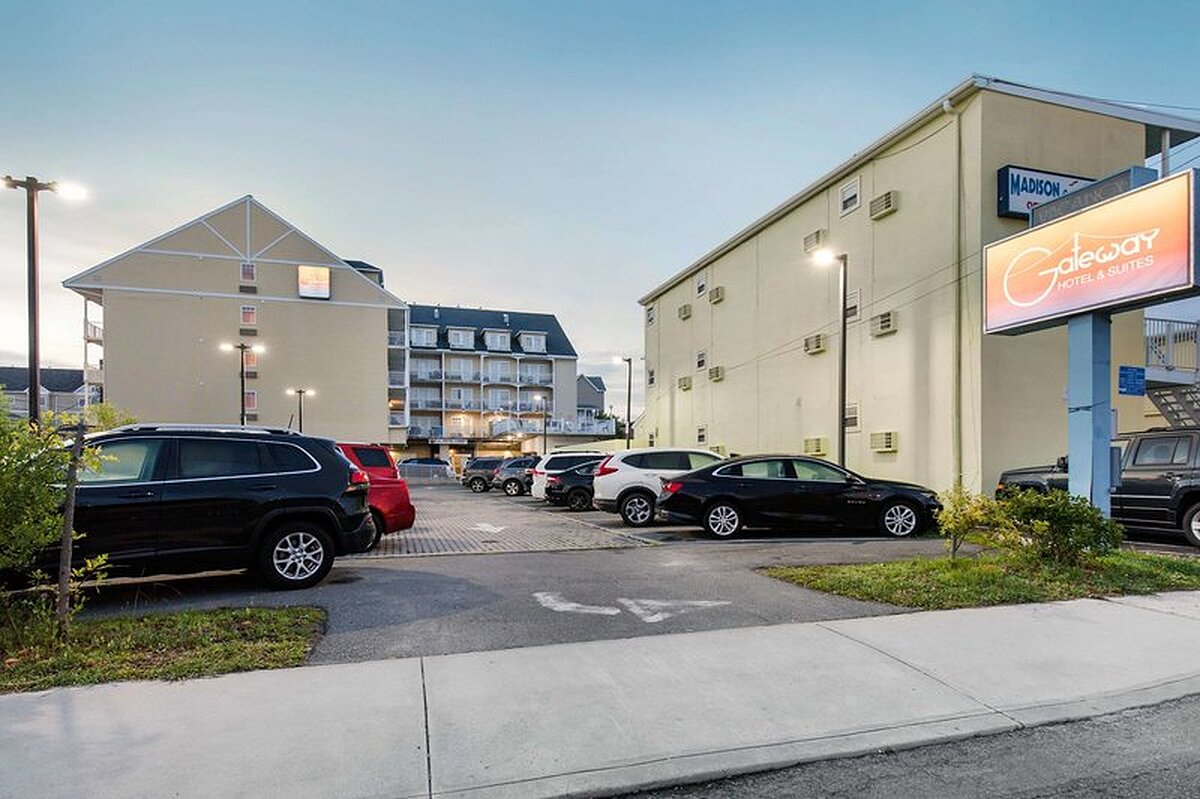 Gateway Hotel and Suites, an Ascend Hotel Collection Member