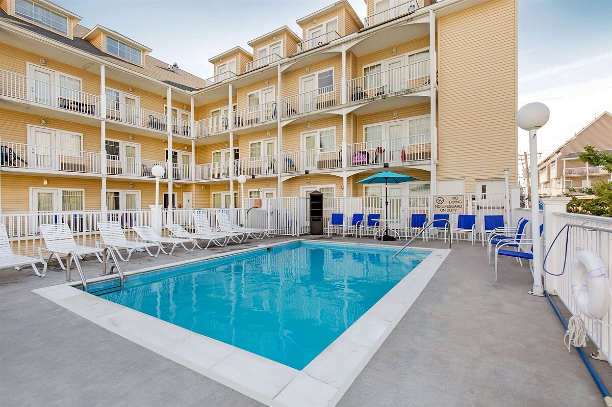 Gateway Hotel and Suites, an Ascend Hotel Collection Member