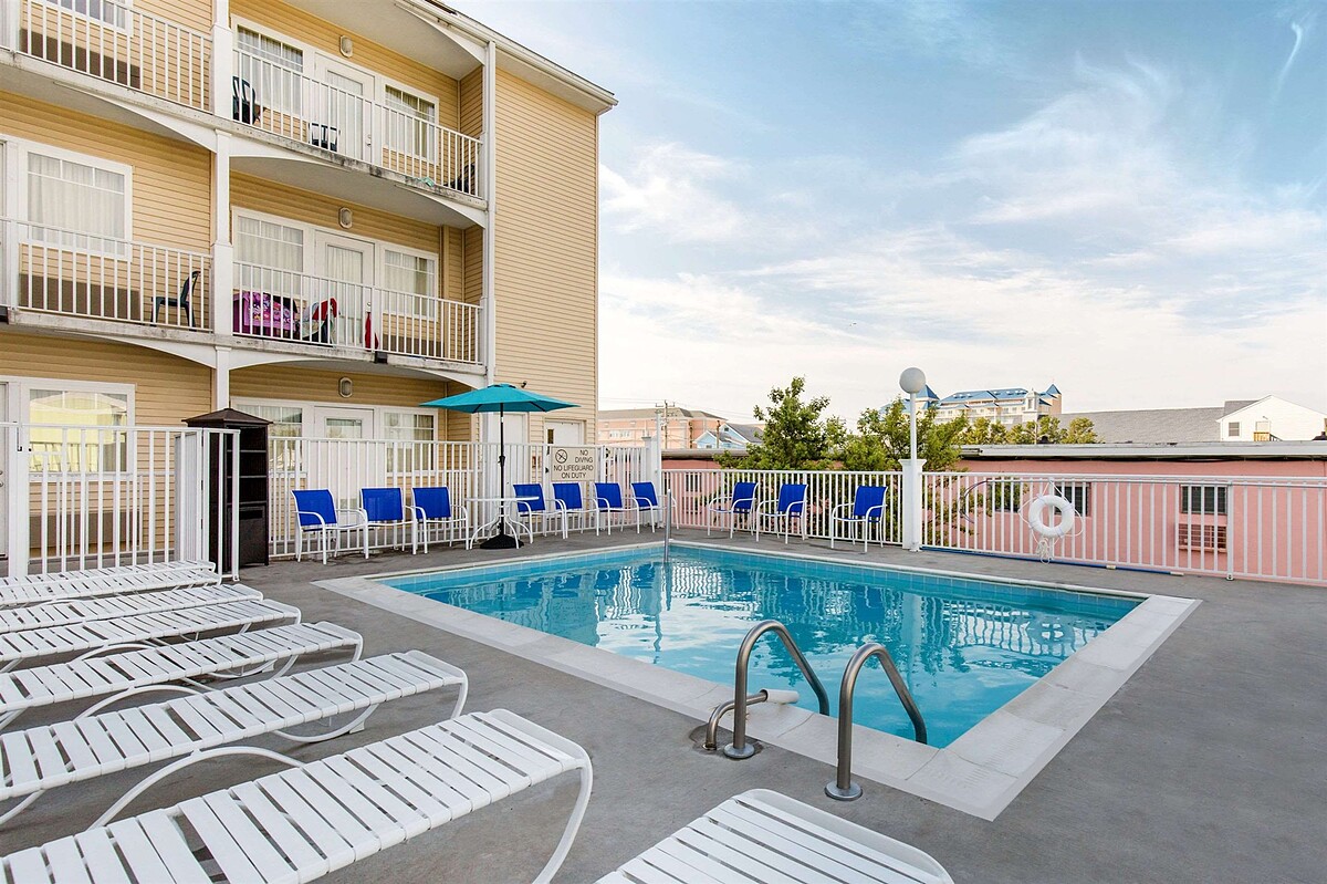Gateway Hotel and Suites, an Ascend Hotel Collection Member