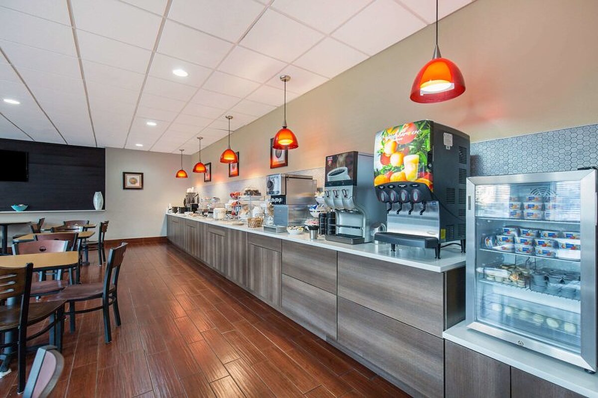 Gateway Hotel and Suites, an Ascend Hotel Collection Member