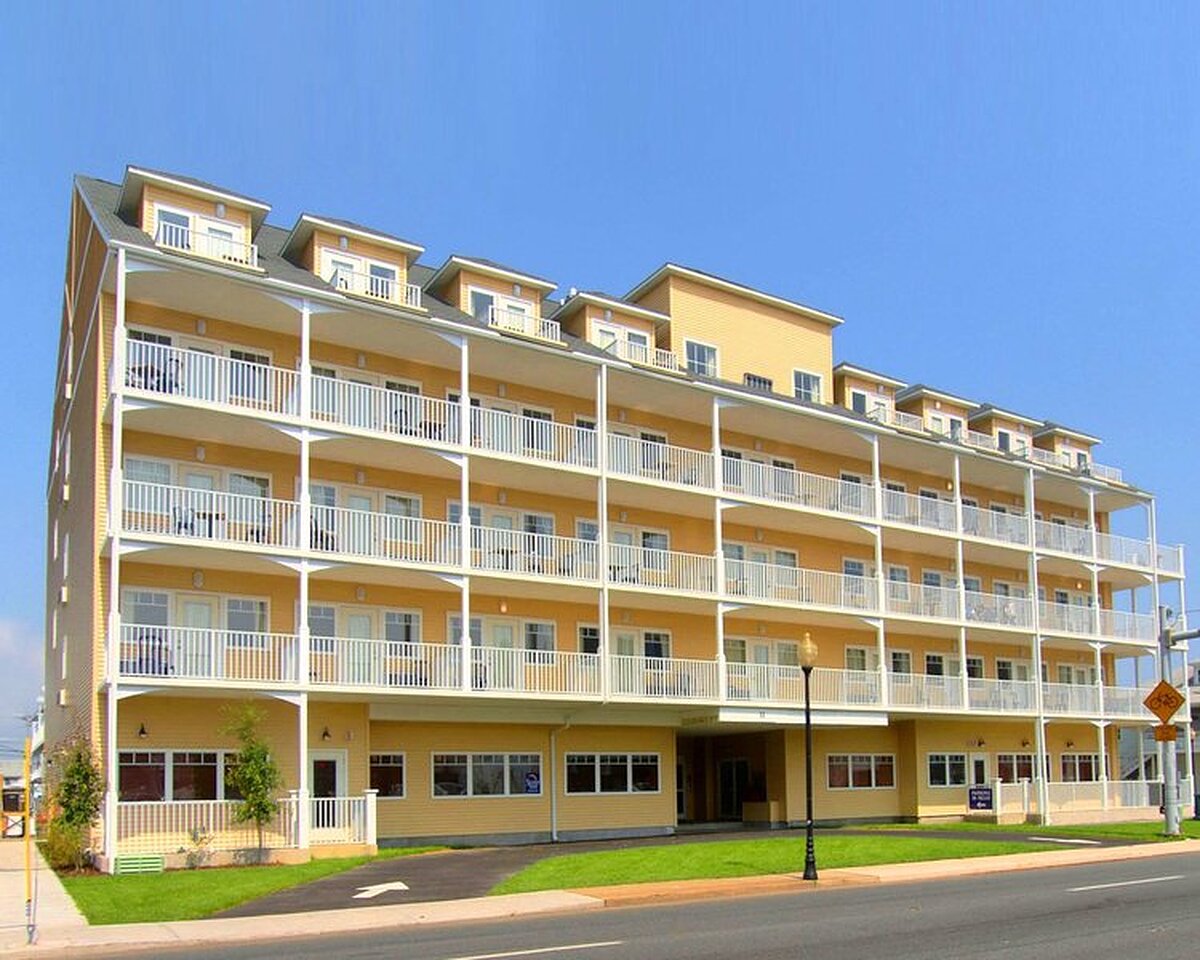 Gateway Hotel and Suites, an Ascend Hotel Collection Member