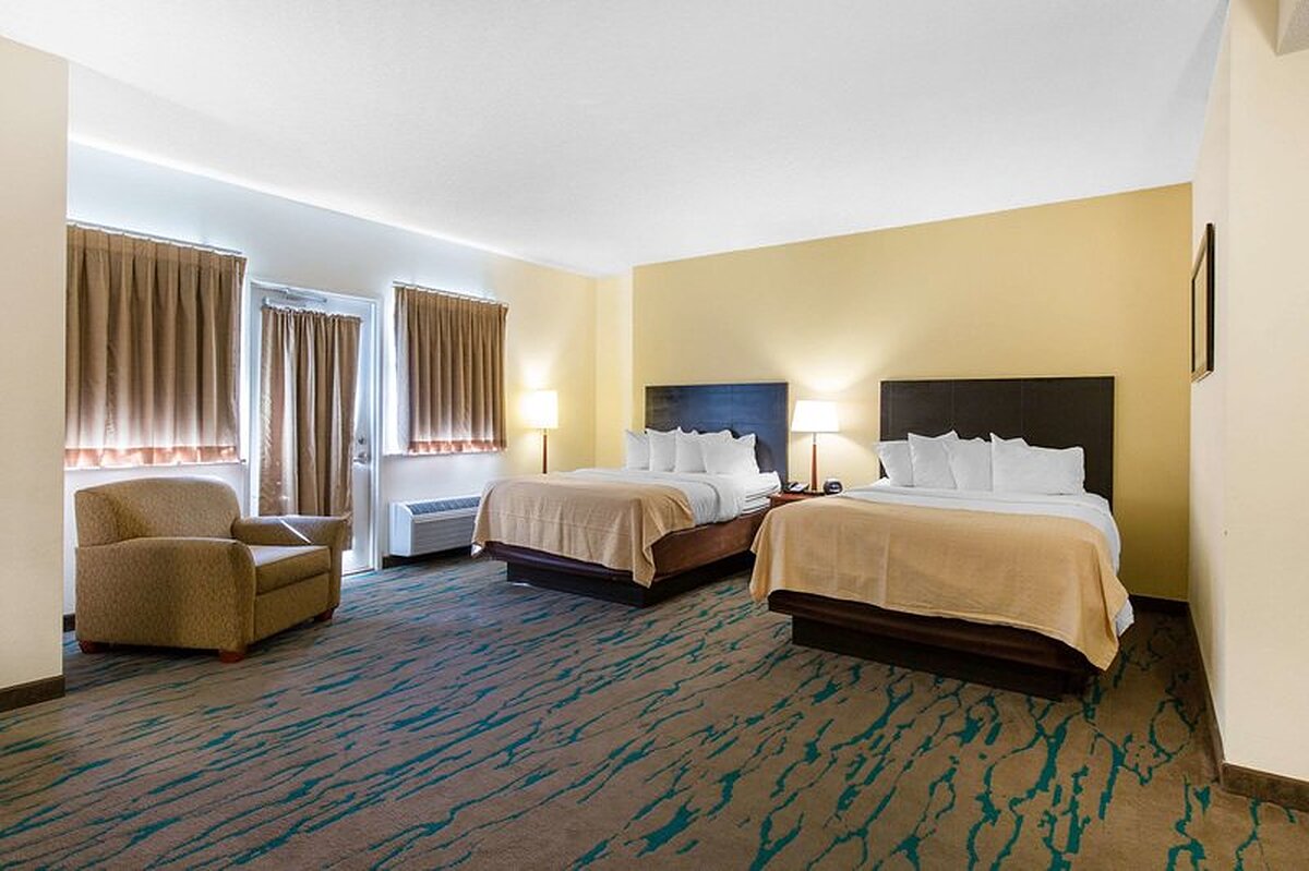 Gateway Hotel and Suites, an Ascend Hotel Collection Member