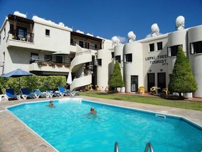 لفکی تری توریست اپارتمنتز