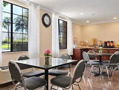 هوارد جهنسُن پاسادنا