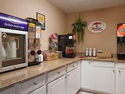 سوپر 8 ریچمند آیرپرت