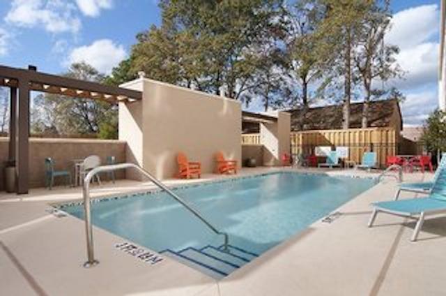 هم2 سویتز بای هیلتون چارلستون آیرپرت/کنونشن سنتر