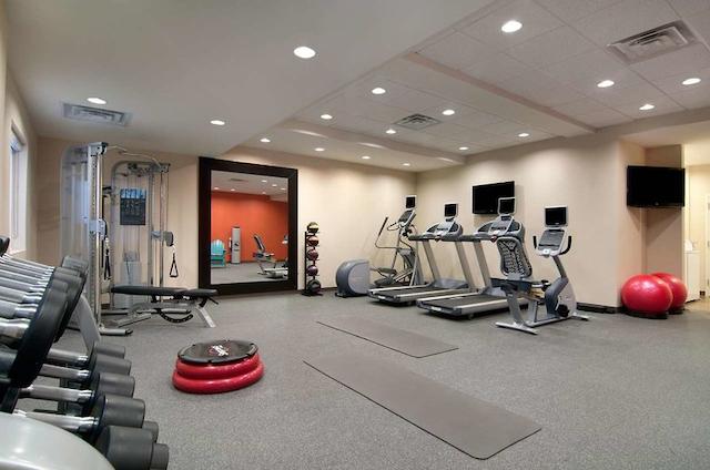 هم2 سویتز بای هیلتون چارلستون آیرپرت/کنونشن سنتر