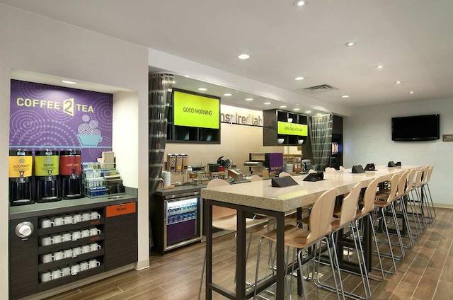 هم2 سویتز بای هیلتون چارلستون آیرپرت/کنونشن سنتر